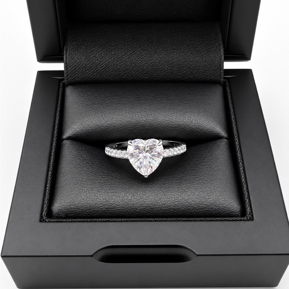 Heart-Cut Solitaire Engagement Ring in 925 Sterling Silver 2.00CT MOISSANITE